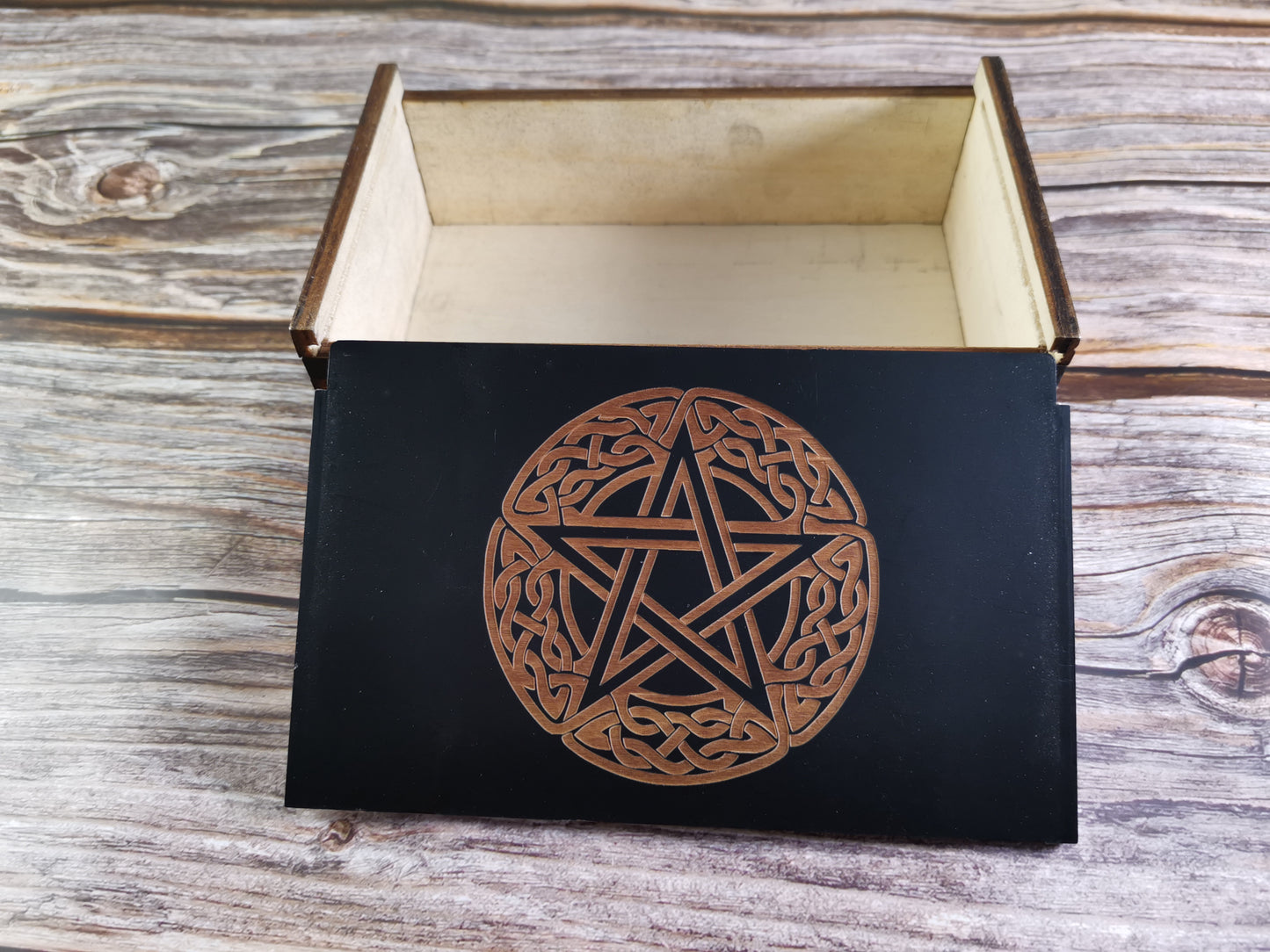 Pentagram Puinen Rasia