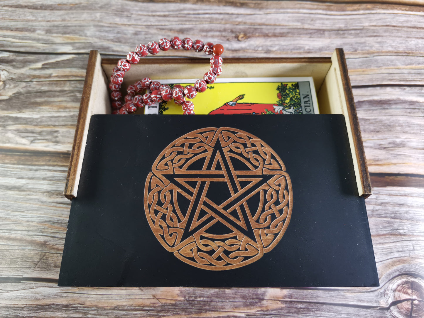 Pentagram Puinen Rasia