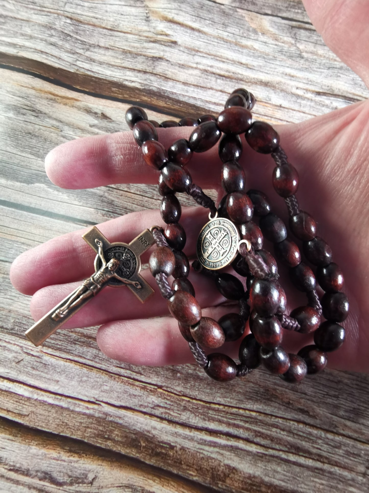 Punaisen Ruskea Puinen Ruusukko