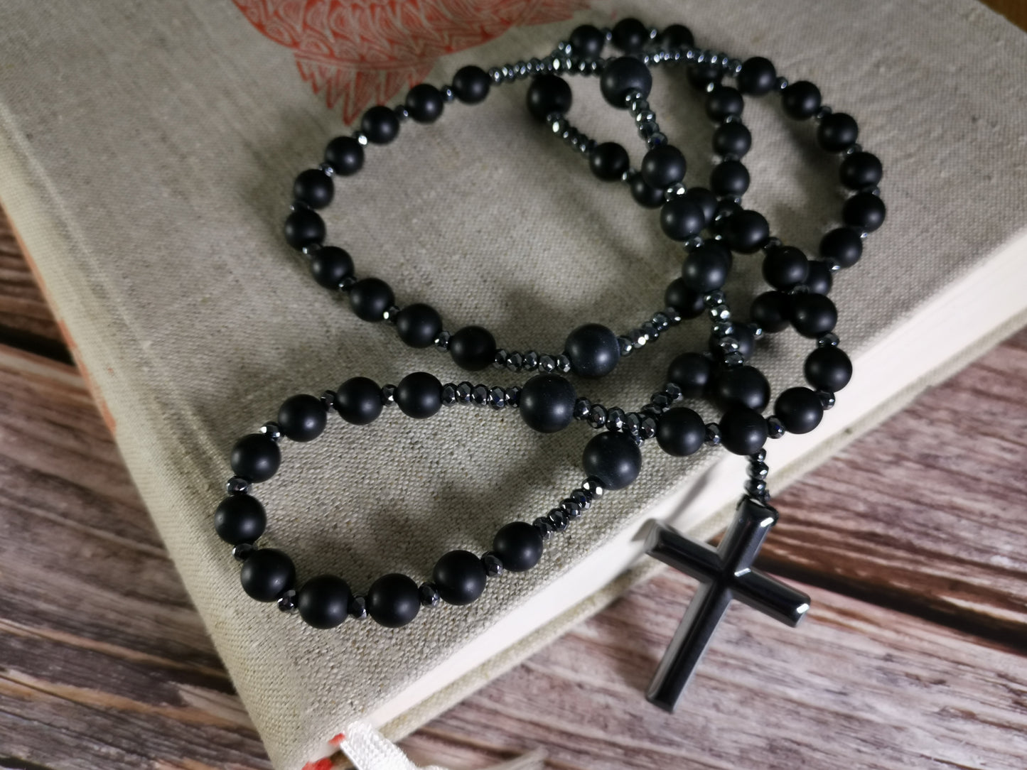 Musta Metallinen Ruusukko