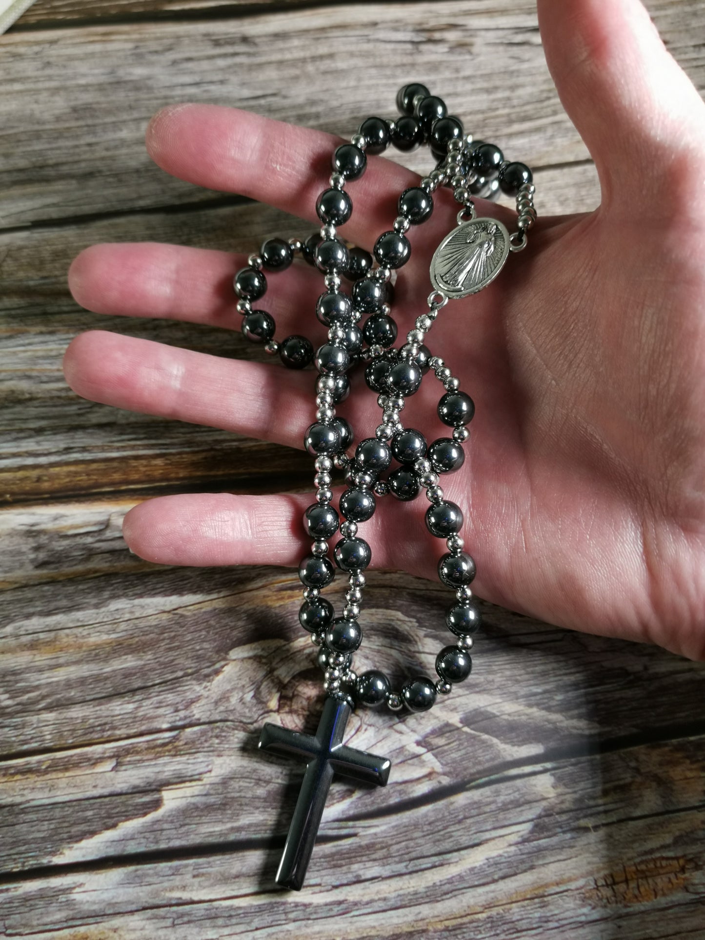 Tummanhopea Metallinen Ruusukko