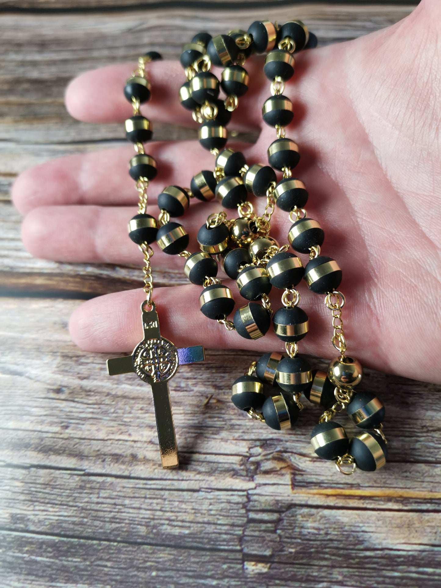 Kuninkaallinen Kumihelminen Ruusukko