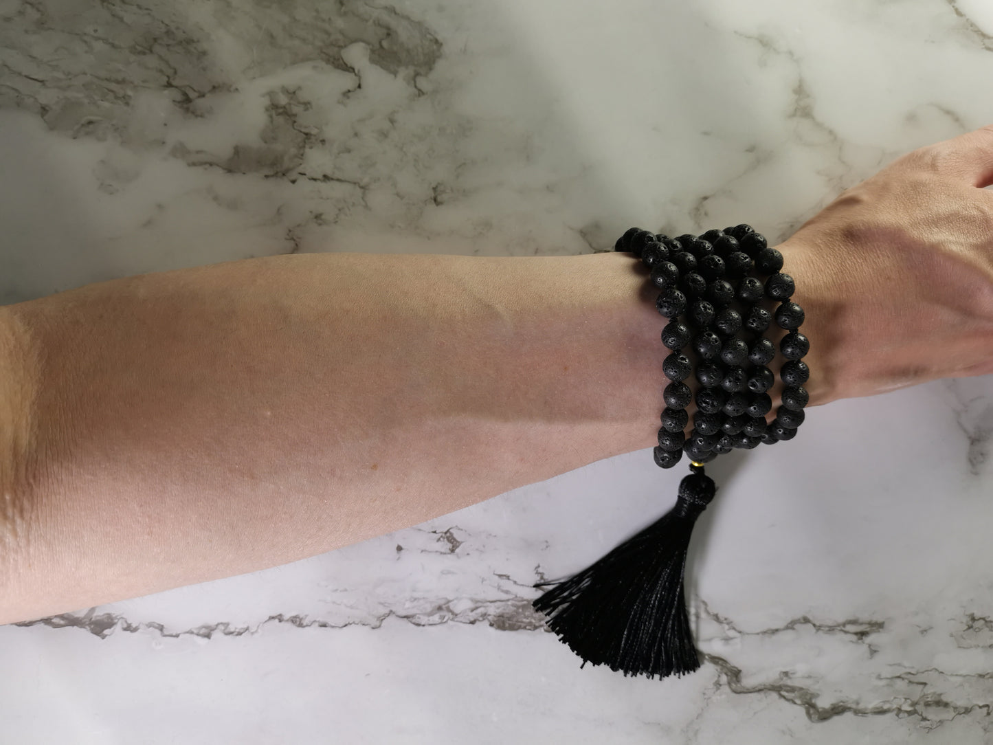 Kivihelminen Musta Mala