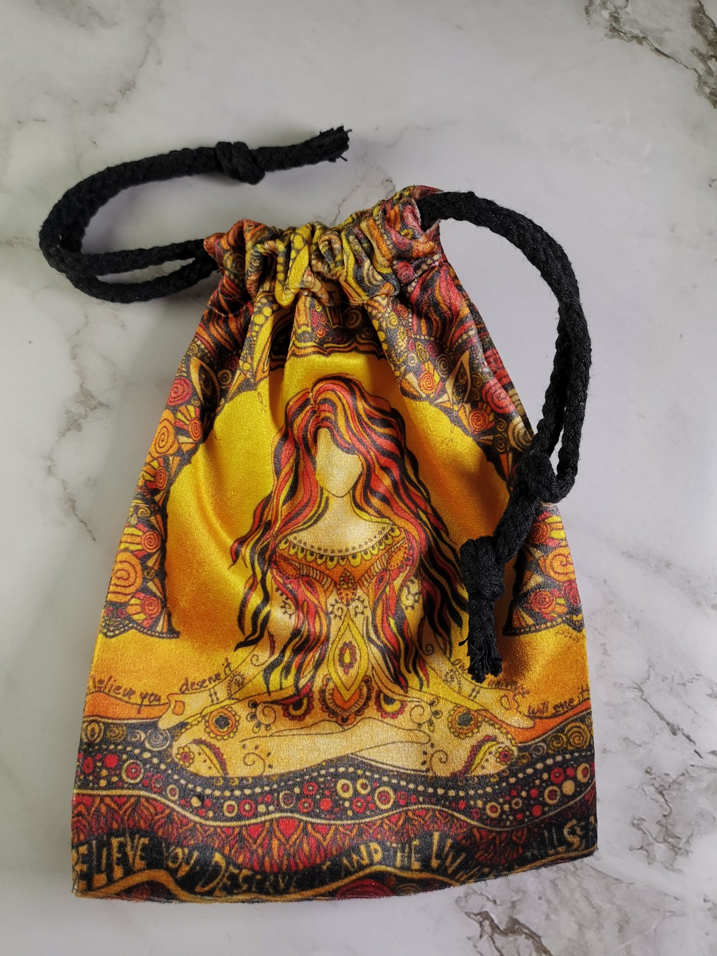 Sun Goddess - Samettinen Keltainen Ja Punainen Pussi