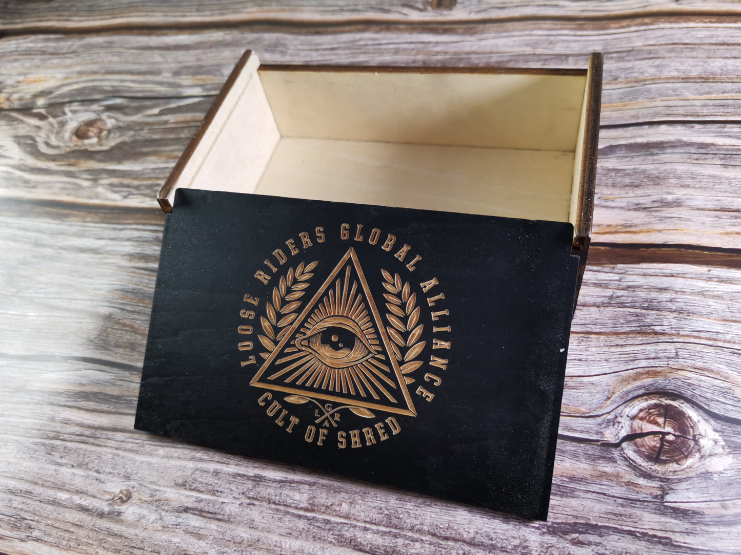 All-Seeing Eye Puinen Rasia