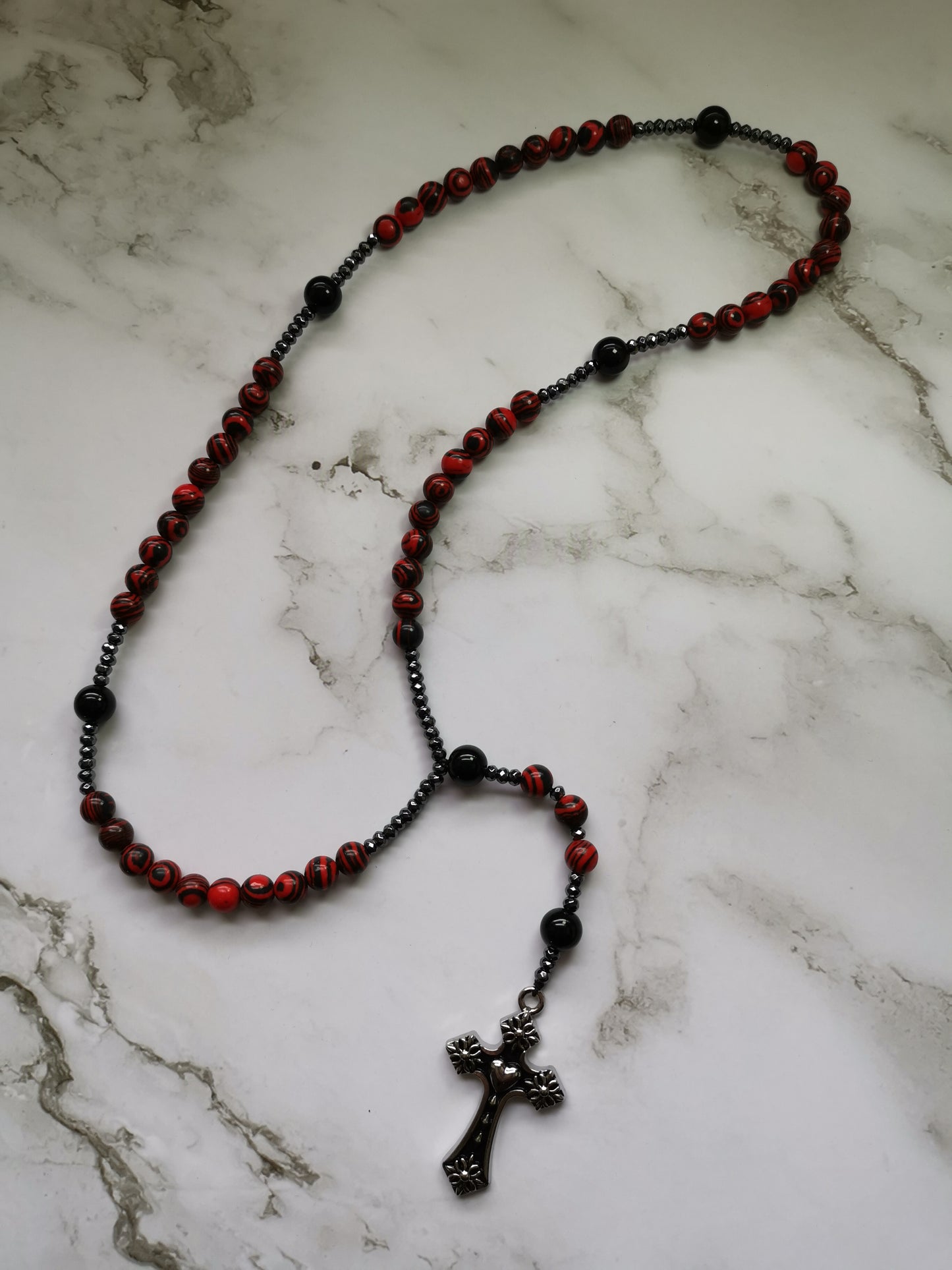 Punahopeamusta Ruusukko