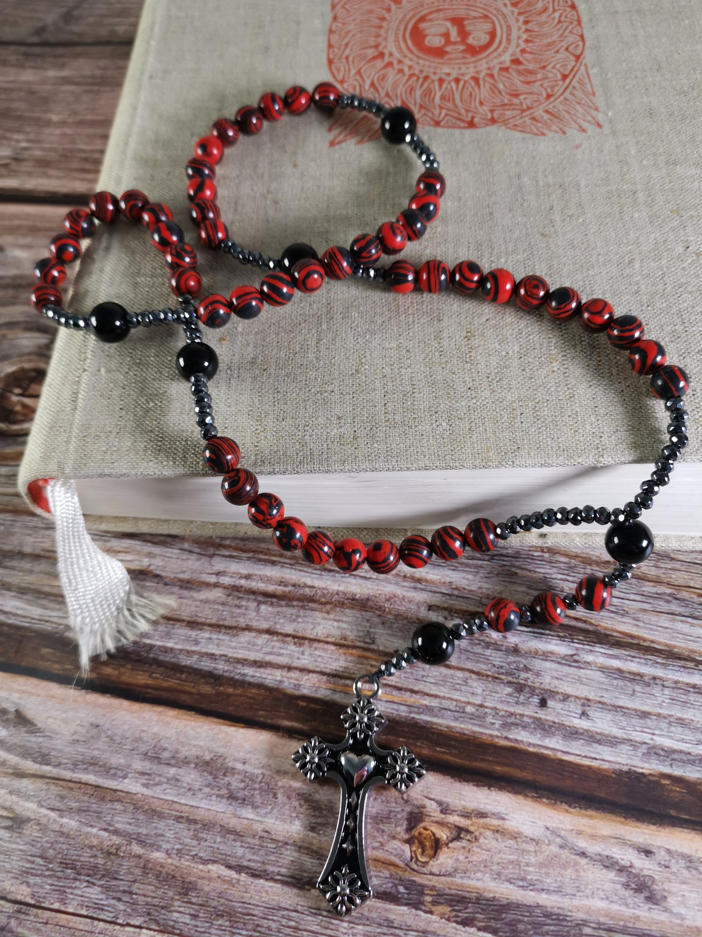 Punahopeamusta Ruusukko