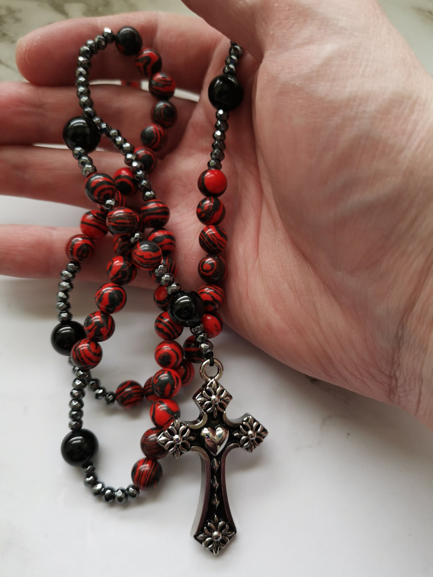 Punahopeamusta Ruusukko