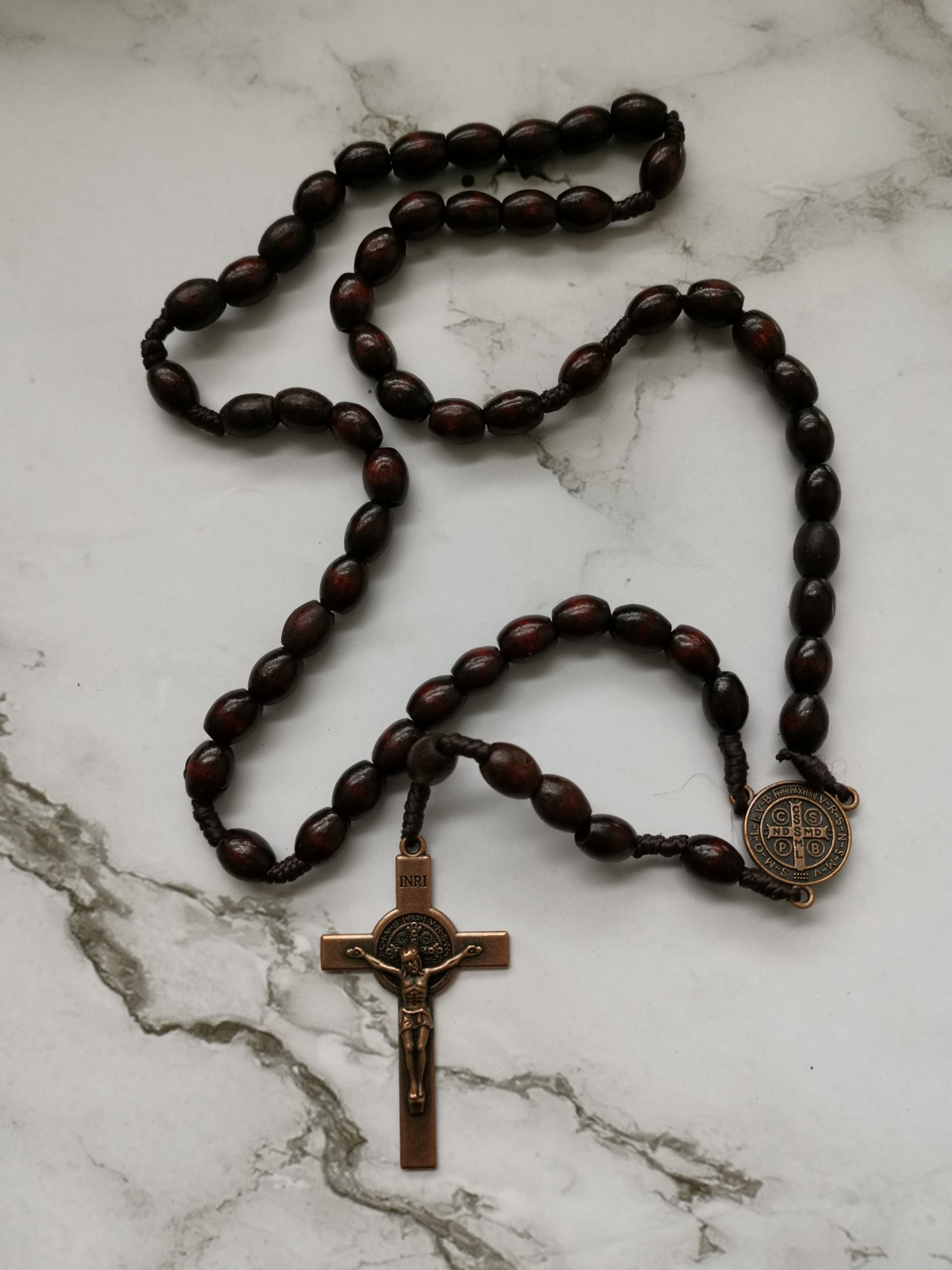 Punaisen Ruskea Puinen Ruusukko