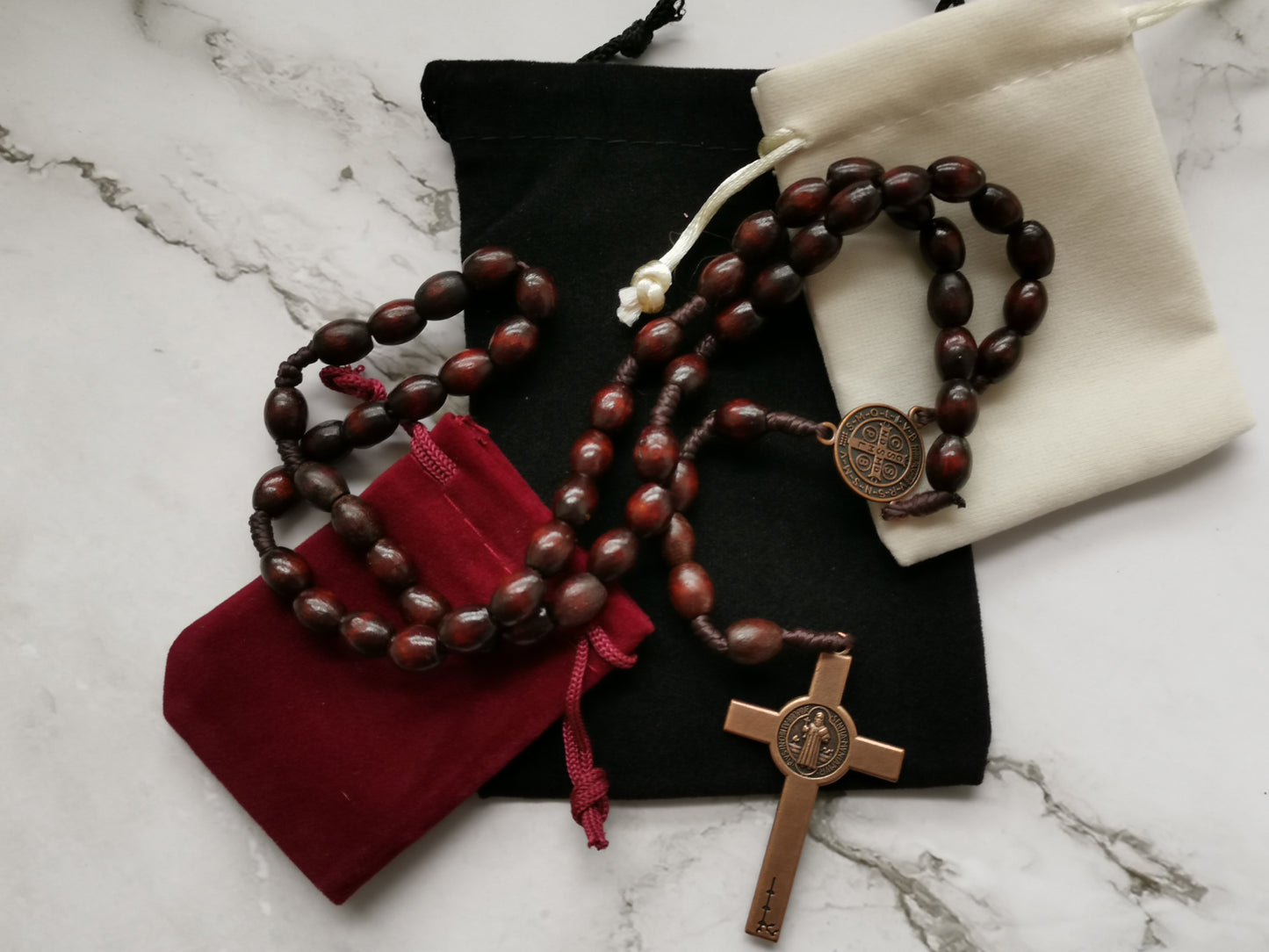 Punaisen Ruskea Puinen Ruusukko