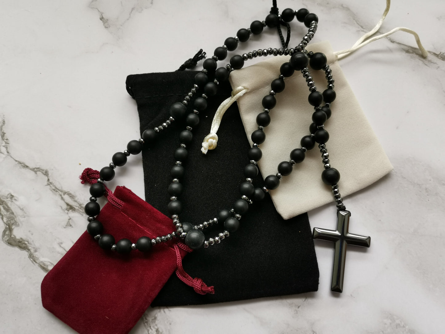 Musta Metallinen Ruusukko