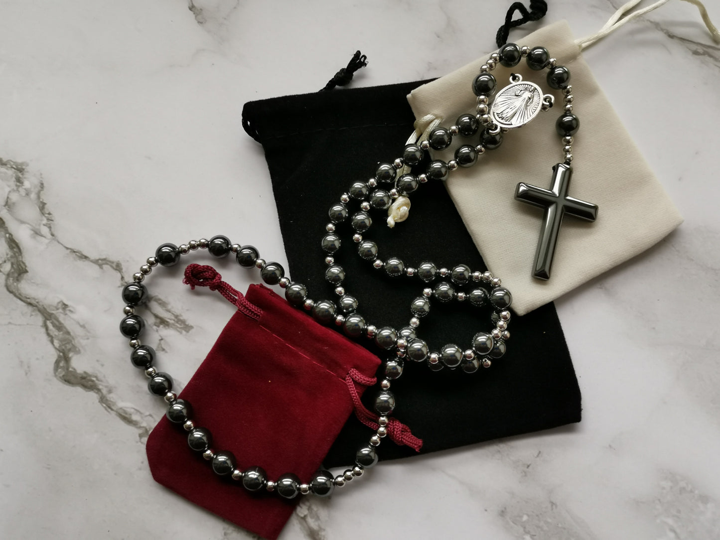 Tummanhopea Metallinen Ruusukko