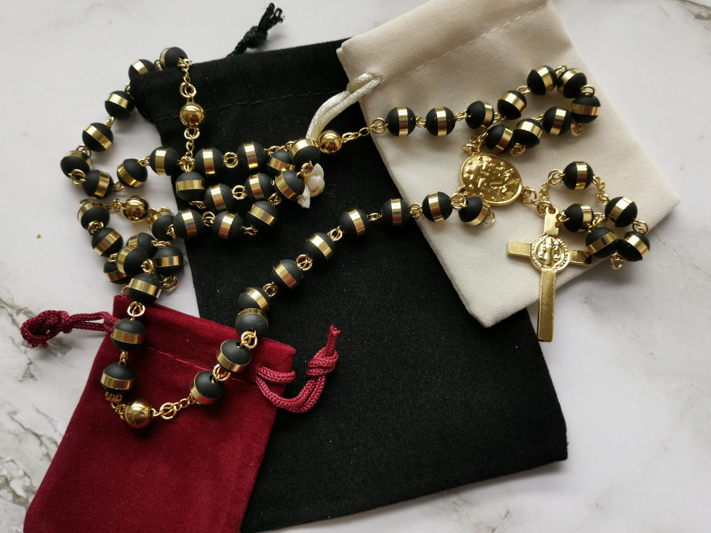 Kuninkaallinen Kumihelminen Ruusukko