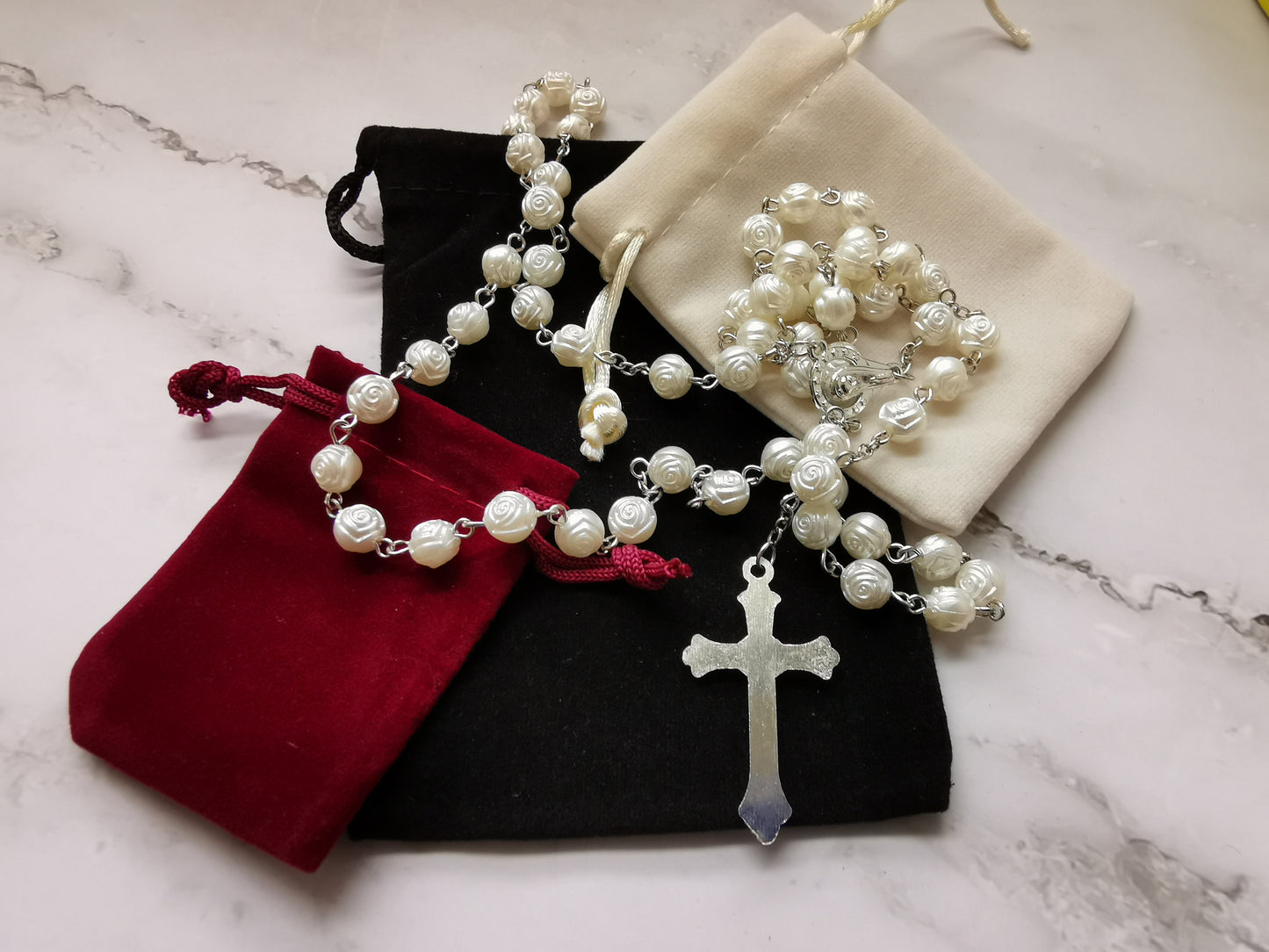 Valkoinen Ruusukuvioinen Ruusukko