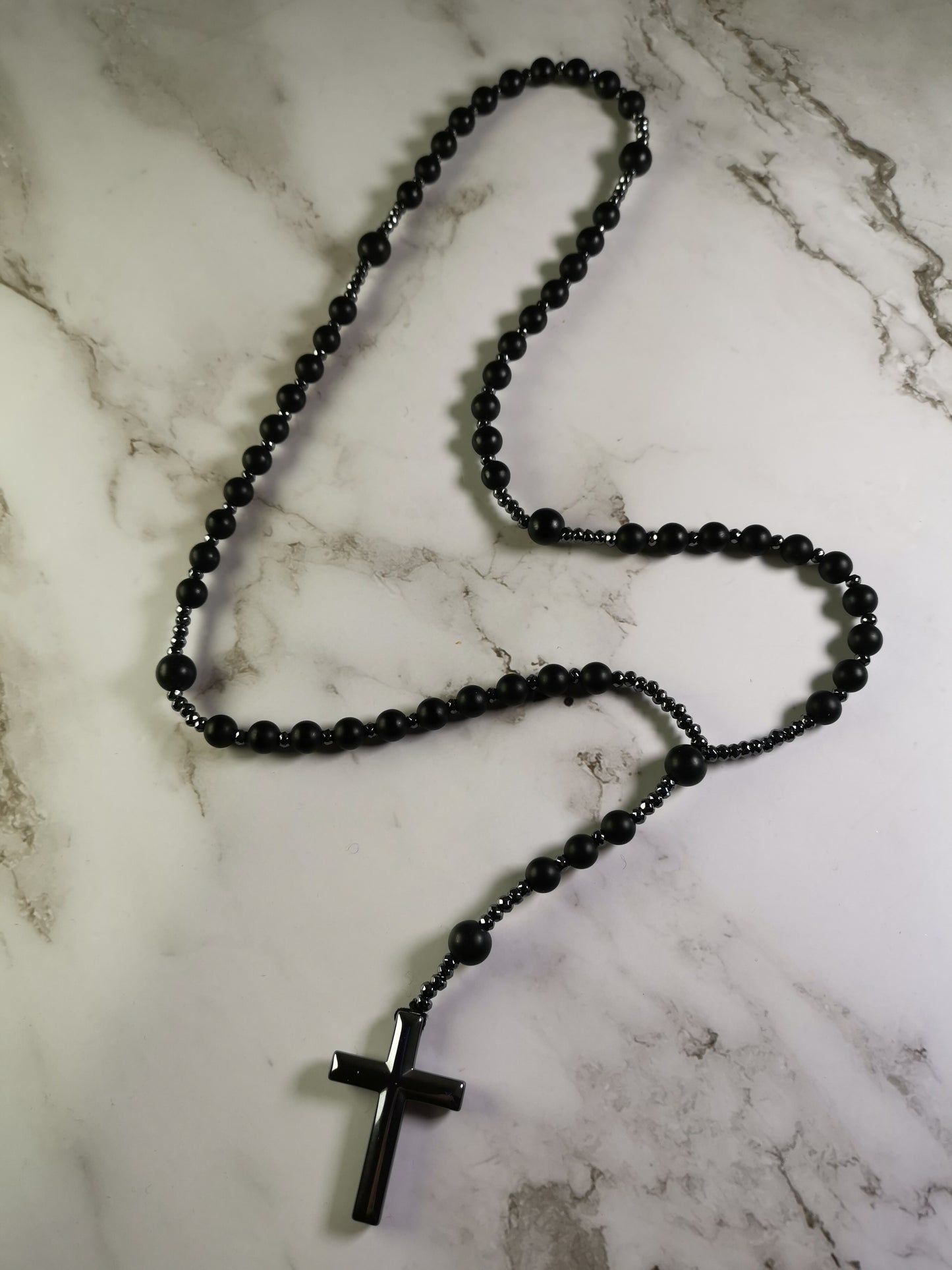 Musta Metallinen Ruusukko