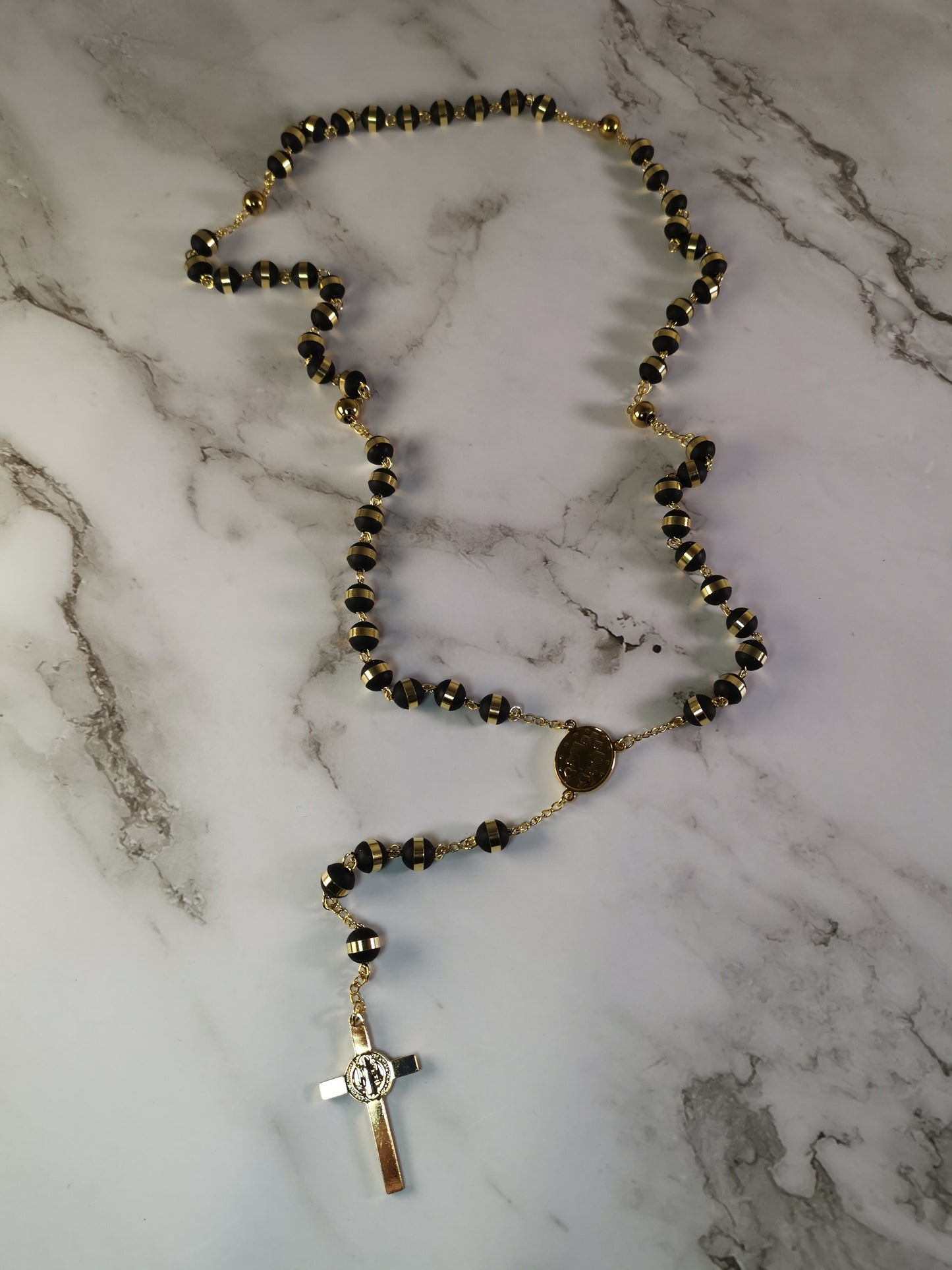 Kuninkaallinen Kumihelminen Ruusukko