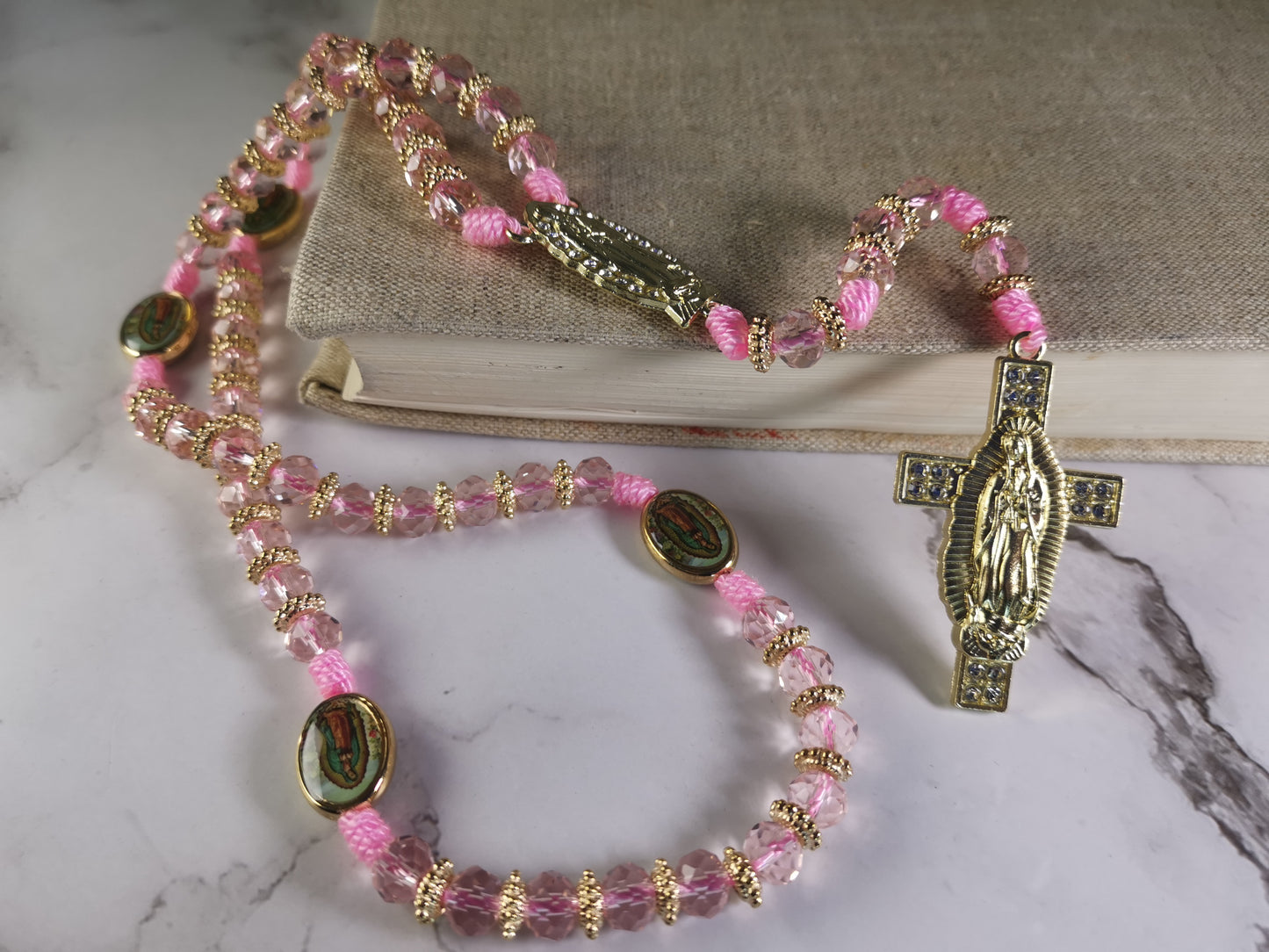 Vaaleanpunainen Kristalli Ruusukko