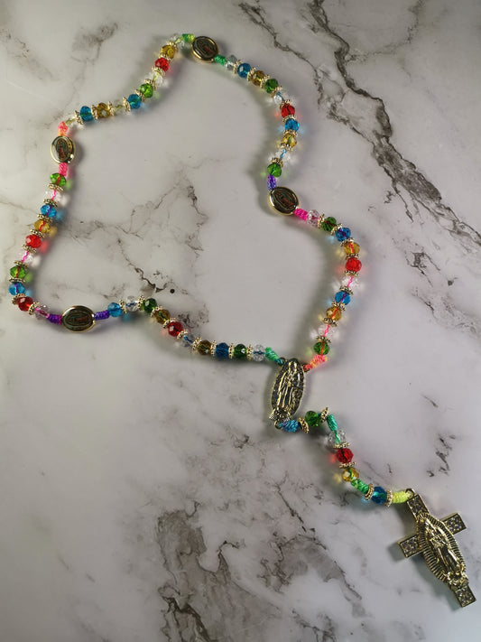 Monivärinen Kristalli Ruusukko