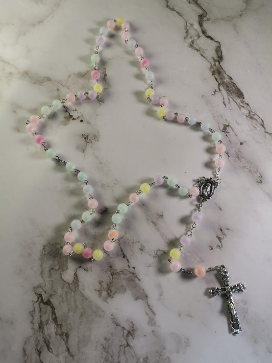 Pastellivärisillä Helmillä Ruusukko