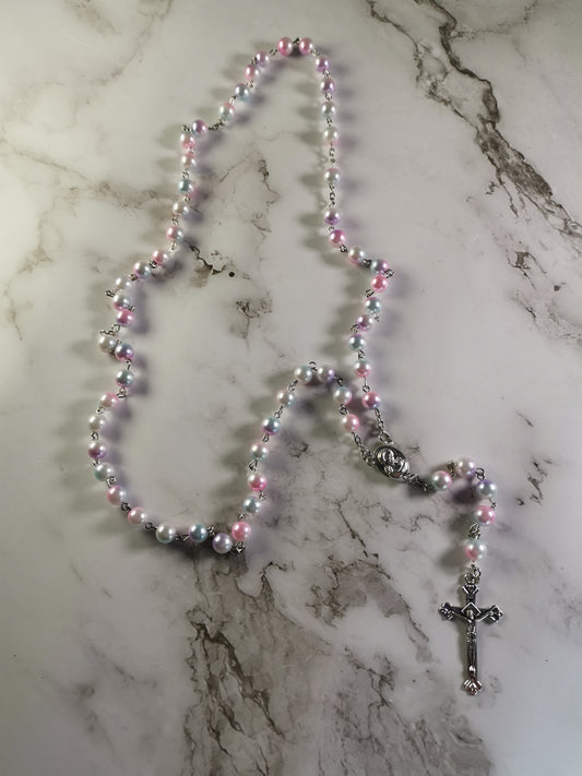 Haaleavärisillä Helmillä Ruusukko