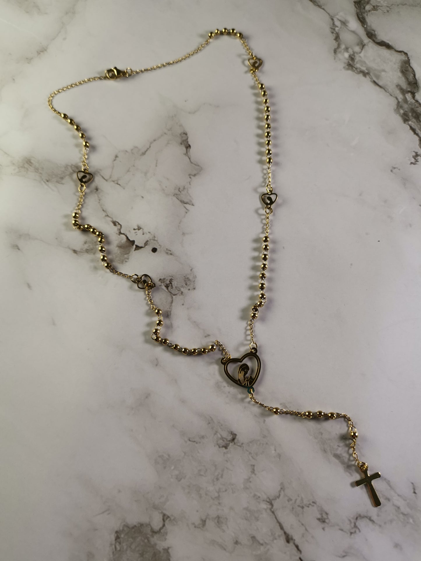 Kultainen Kaulakoru Sydämellä