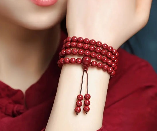 Punainen Helmikoru ja Rannekoru Mala