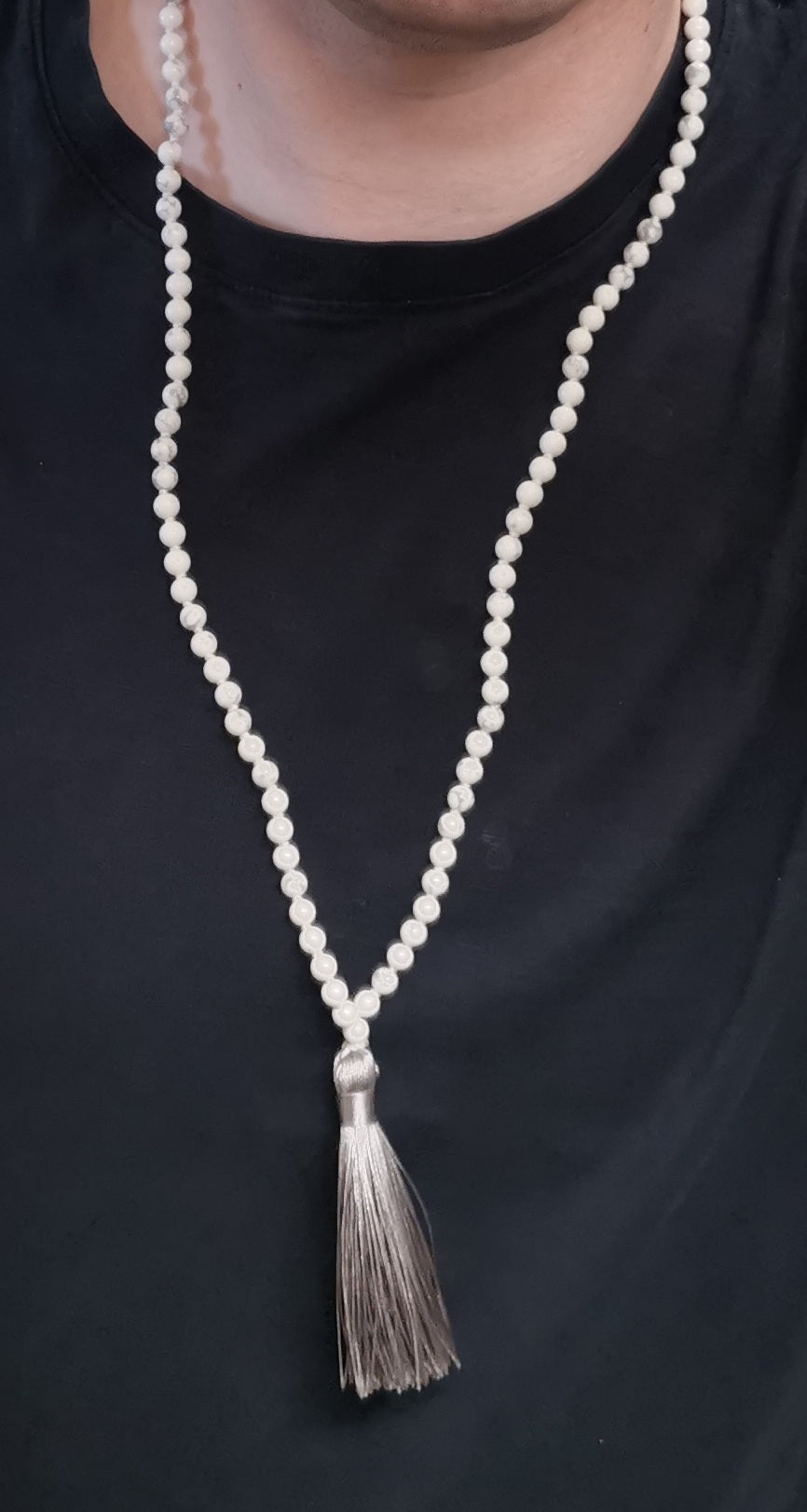 Valkoinen Mala Harmaalla Guru Bead Tupsulla